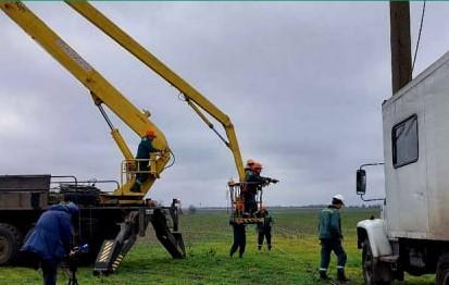 Працівники ВС Енерджі повертають світло на звільнену Херсонщину Працівники ВС Енерджі повертають світло на звільнену Херсонщину