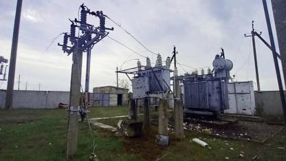  Енергетики з Кіровоградщини відновлюють електромережі на Херсонщині