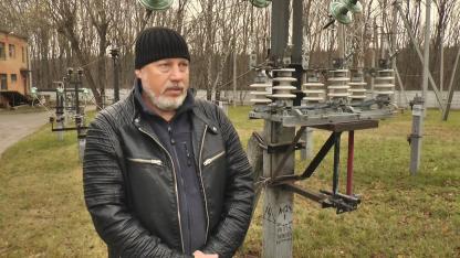 "Ракети літають над головами, вибухи чути постійно".